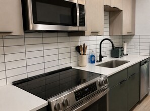 Private kitchen - Serene 1-bedroom apartment in vibrant Austin (Austin)