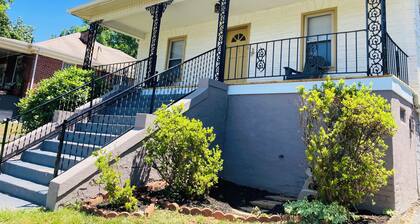 The Humble House-2-bedroom, 2 Bath house in Uptown Martinsville