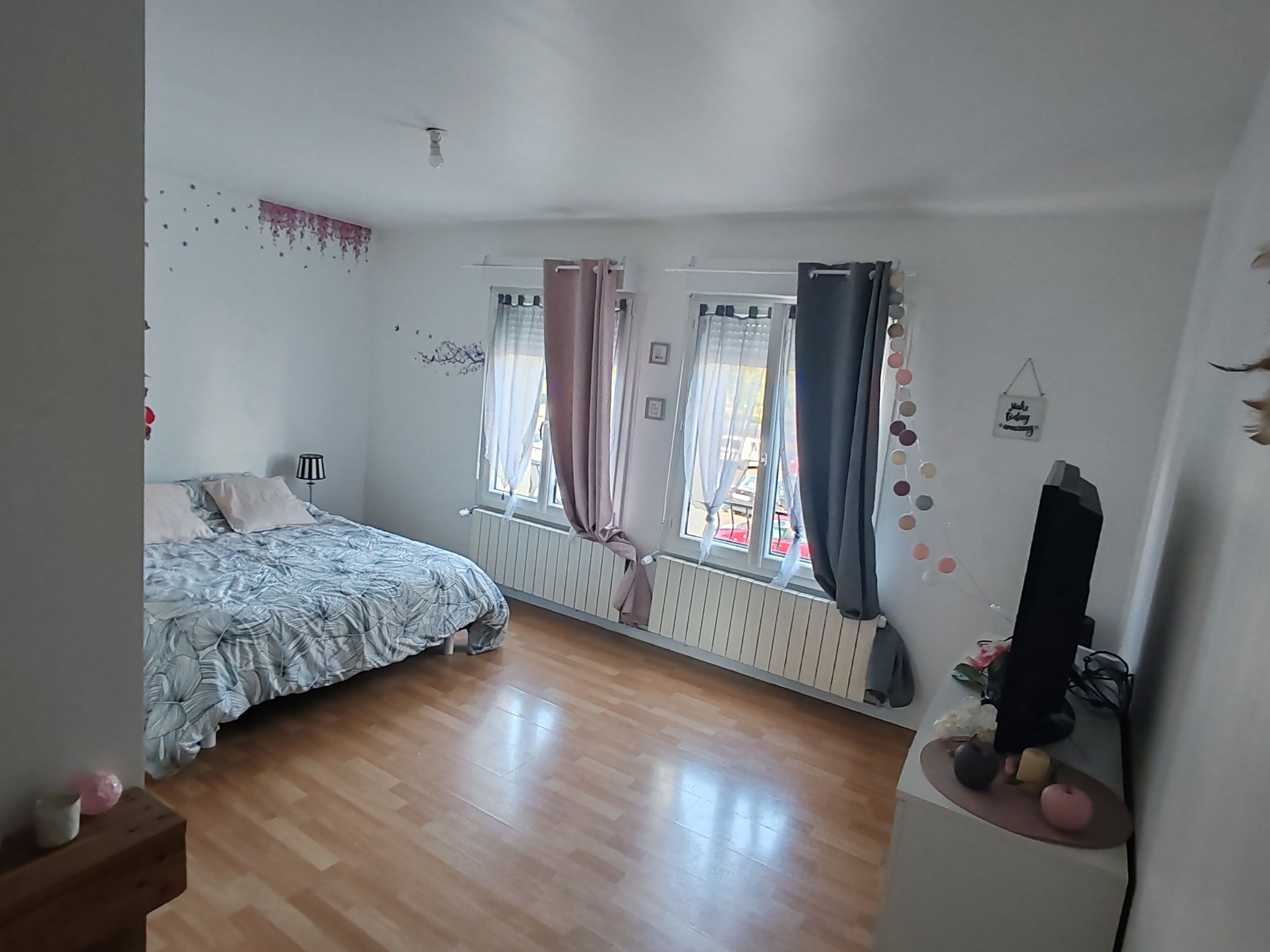 2 bedrooms, iron/ironing board, bed sheets
