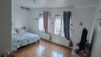 2 bedrooms, iron/ironing board, bed sheets