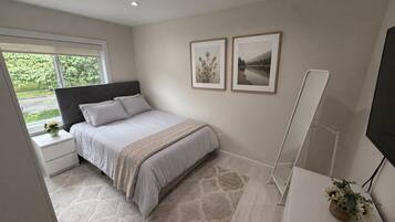 3 bedrooms, iron/ironing board, travel crib, WiFi (free)