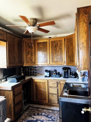 Private kitchen - Escape the City to Enjoy Incredible Mountain Views (Bailey)