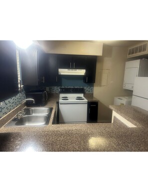 Private kitchen - 1 Bedroom apartment Arlington FIFA Dallas Stadium 5 min drive -20 min walk (Arlington)