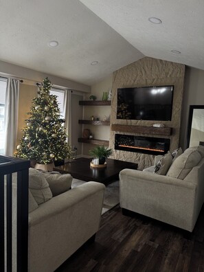 Living area - 3-bedroom 2 bathhouse in charming La Vista (La Vista)