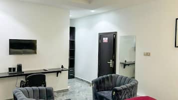Superior Suite, City View | Interior