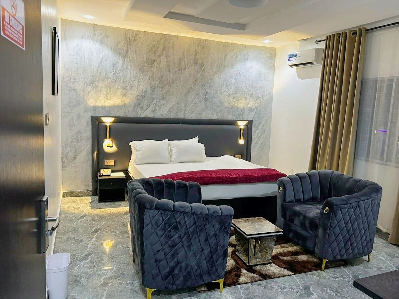 Suite superior, vista a la ciudad | Escritorio, espacio para trabajar con laptop y wifi gratis 