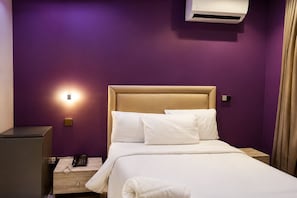 Bloc d'apartaments estàndard, vistes al pati | Escriptori, espai de treball apte per a portàtils i wifi gratuïta 