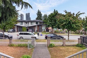 Exterior - Crystal Mall Room 101 in Burnaby Metrotown Area near Skytrain and Shopping. (Burnaby)