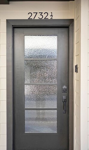 Interior - New 4 Ensuite BR Sleeps 12 & Gated Parking (Los Angeles)