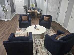 Interior - Gorgeous 4-bedroom house with AC in vibrant Atlanta
Escape to a stylish. (Atlanta)