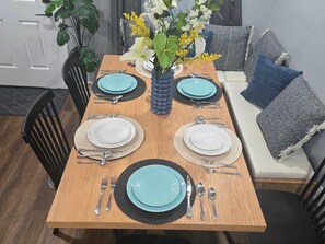 Dining - Gorgeous 4-bedroom house with AC in vibrant Atlanta
Escape to a stylish. (Atlanta)