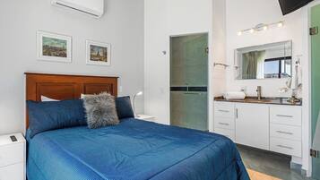 Studio Suite, 1 Queen Bed, Pets allowed, City View (Mia 607B at Morgan Residences) | 1 bedroom, individually decorated, individually furnished