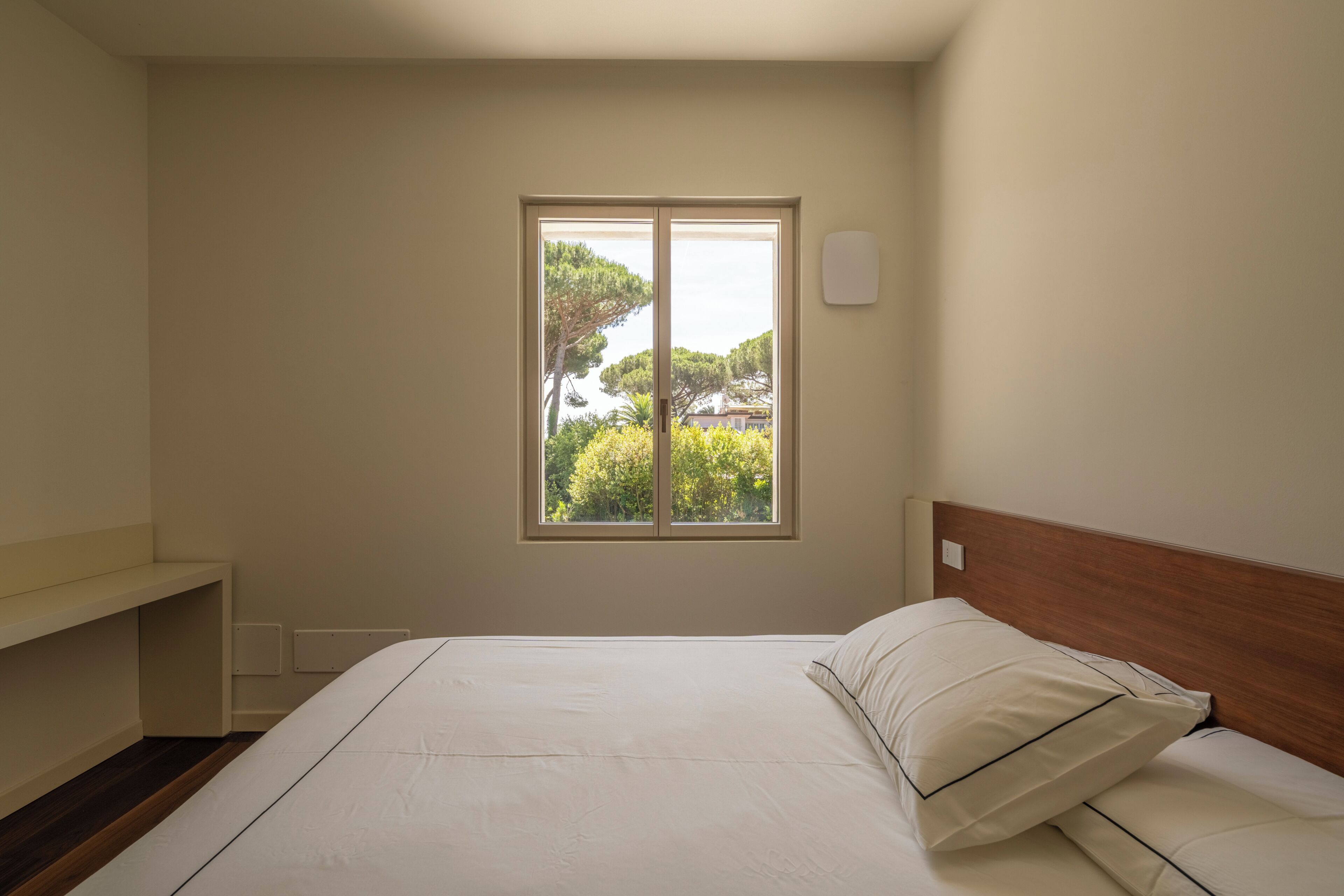4 bedrooms, desk, iron/ironing board, free WiFi