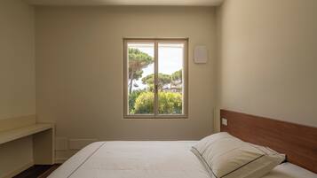 4 bedrooms, desk, iron/ironing board, free WiFi