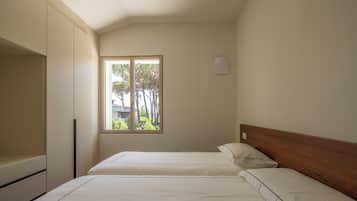 4 bedrooms, desk, iron/ironing board, free WiFi
