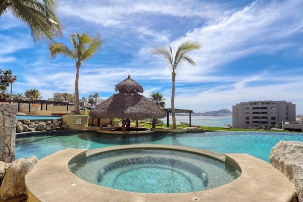 Stylish Coastal Retreat With Breathtaking Views, Resort Pool & Private Balcony - Baja California Sur