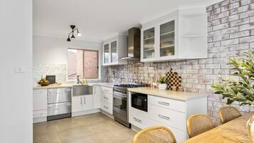 Coffee/tea maker, fridge, microwave, oven