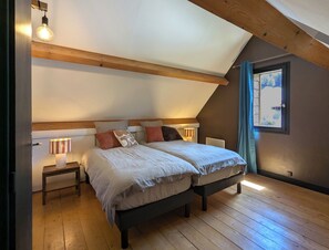 Iron/ironing board, free WiFi, bed sheets