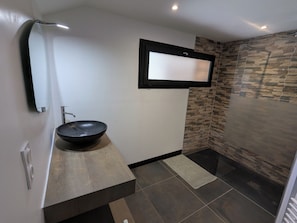 Shower, towels