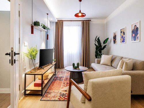 Glamorous Cihangir 3 Bedrooms Apt At Monnas Suite