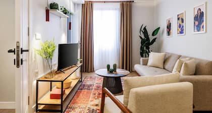 Glamorous Cihangir 3 Bedrooms Apt At Monnas Suite