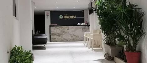 Quầy tiếp tân