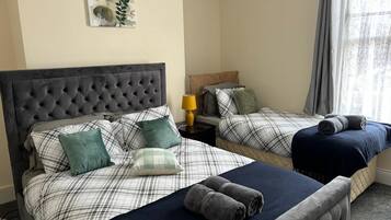 2 bedrooms, iron/ironing board, WiFi, bed sheets