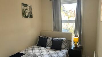 2 bedrooms, iron/ironing board, WiFi, bed sheets