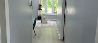 Spacious 3 BR main floor with back yard and free parking