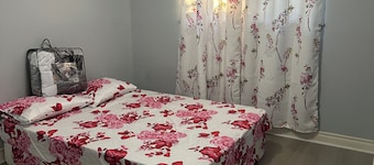 Spacious 3 BR main floor with back yard and free parking
