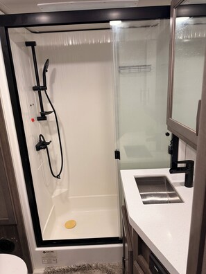 Shower, towels, soap, toilet paper - Harrington’s Lake Escape (Many)