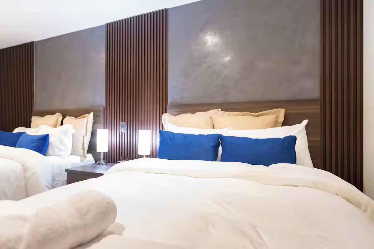 Ferros/tábuas de passar roupa, Wi-Fi, roupa de cama