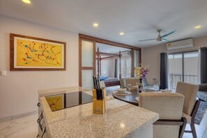 Studiosuite, 1 King-Bett, Küche, Stadtblick (Princess 805 at Morgan Residences) | Innenbereich
