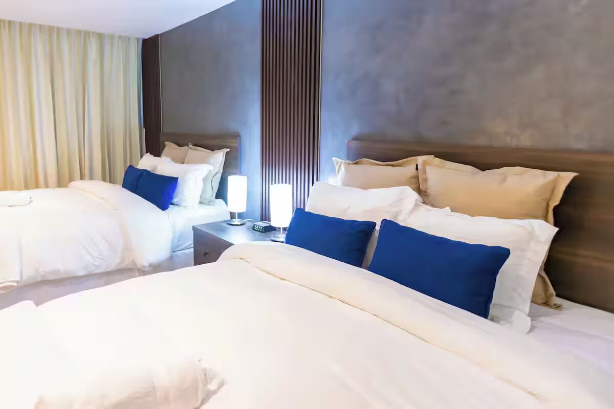 Iron/ironing board, WiFi, bed sheets