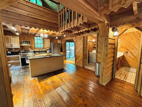 Fuzzy Foot Hollow: Private getaway in Dahlonega, GA