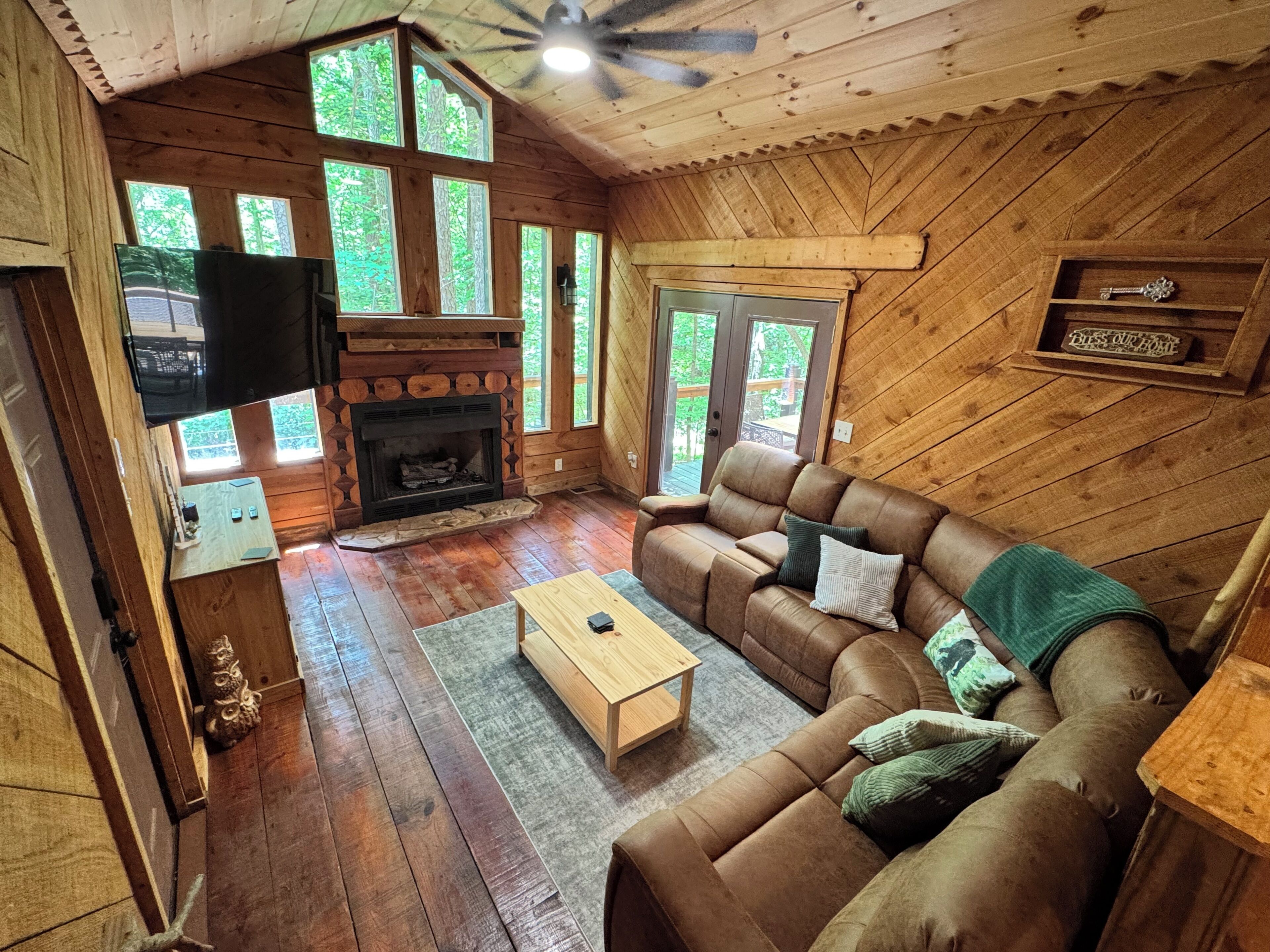 Smart TV, fireplace