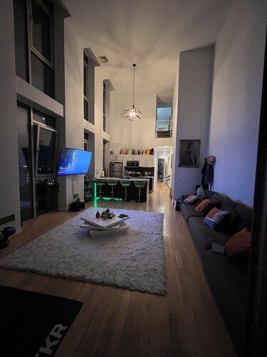 2-bedroom Duplex condo in delightful Brooklyn with beautiful city highline views