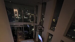 Unclassified image, 5 of 29, button - 2-bedroom Duplex condo in delightful Brooklyn with beautiful city highline views (brooklyn)