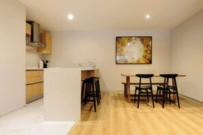Dining - w* | Luxury 1BR w/ AC in the Heart of Roma Sur (Ciudad de México)
