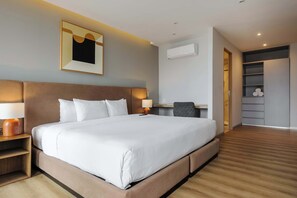 1 bedroom, iron/ironing board, WiFi, bed sheets - w* | Deluxe 1BR w/ AC in the Heart of Roma Sur (Ciudad de México)