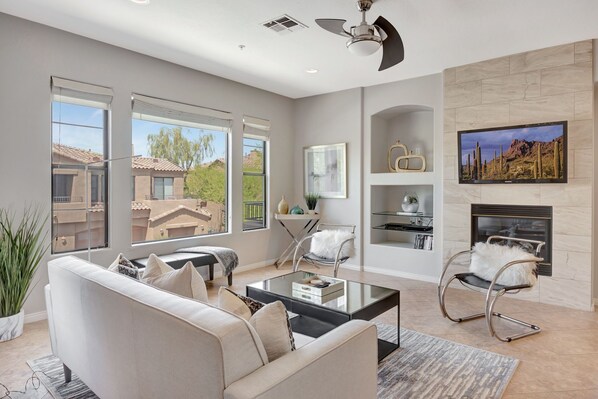 Living area - Available Jan-March 2027. Clean Updated Condo in McDowell Mtn Ranch (Scottsdale)