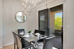 Dining - Available Jan-March 2027. Clean Updated Condo in McDowell Mtn Ranch (Scottsdale)