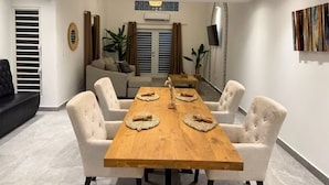 Dining - Front Street Gem - Steps to Beach & Shopping (Philipsburg)