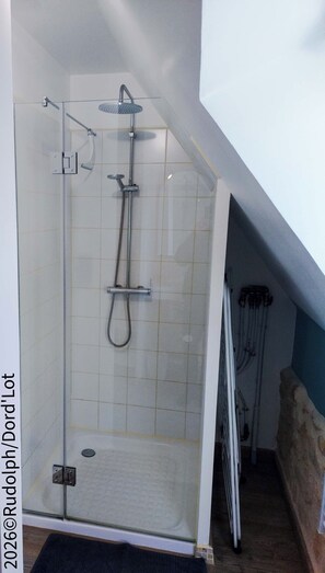 Chuveiro, secador de cabelo