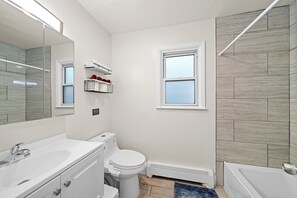 Hair dryer, towels, soap, toilet paper - Cozy Oasis I FIFA World Cup I Metlife I NYC (Jersey City)