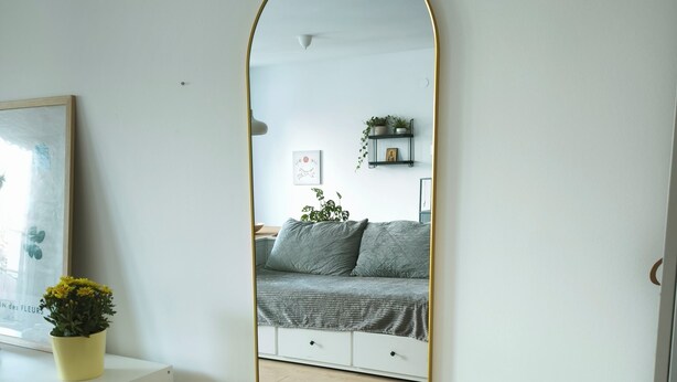 A bedroom with a large mirror, a bed, a white dresser, and a small plant. - Peaceful 1-bedroom apartment with AC in wonderful Beograd (Beograd)