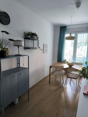 Dining - Peaceful 1-bedroom apartment with AC in wonderful Beograd (Beograd)