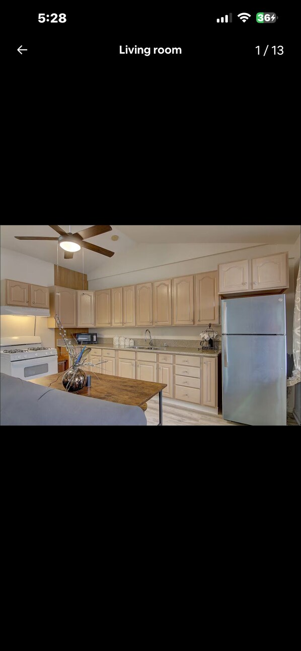 Private kitchen - Cozy 1-bedroom apartment in charming Hendersonville with AC (Hendersonville)