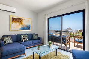 Living area - Morgan Residences 607a @ Boutique Hotel With Pool, Gym, Spa (Cabo San Lucas)