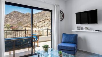 Apartment, Mehrere Betten, Bergblick (Salma 607A at Morgan Residences) | Wohnbereich